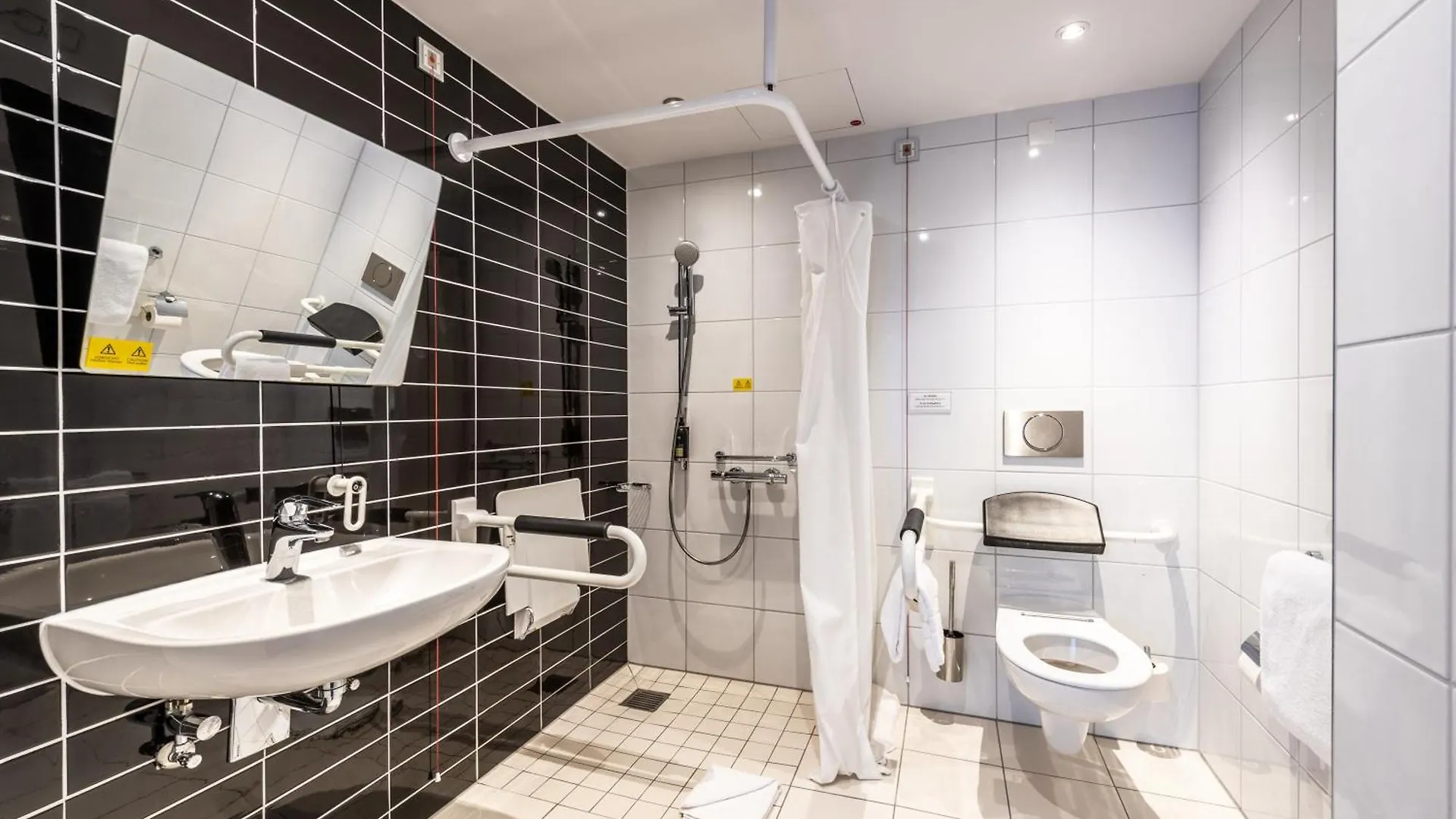 Premier Inn Duesseldorf City Centre Almanya